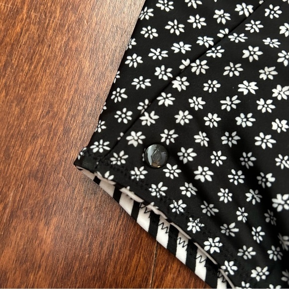 Volcom Reversible Striped Black and White Women’s One Piece, Size XS - Picture 16 of 16